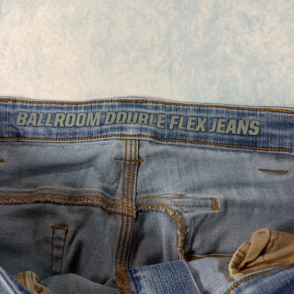 Duluth Ballroom Double Flex Jeans Mens 38x30 Light Wash Excellent Relaxed Fit - Picture 3 of 11